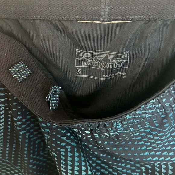 Patagonia board shorts with 3 zippered pockets - Picture 5 of 6